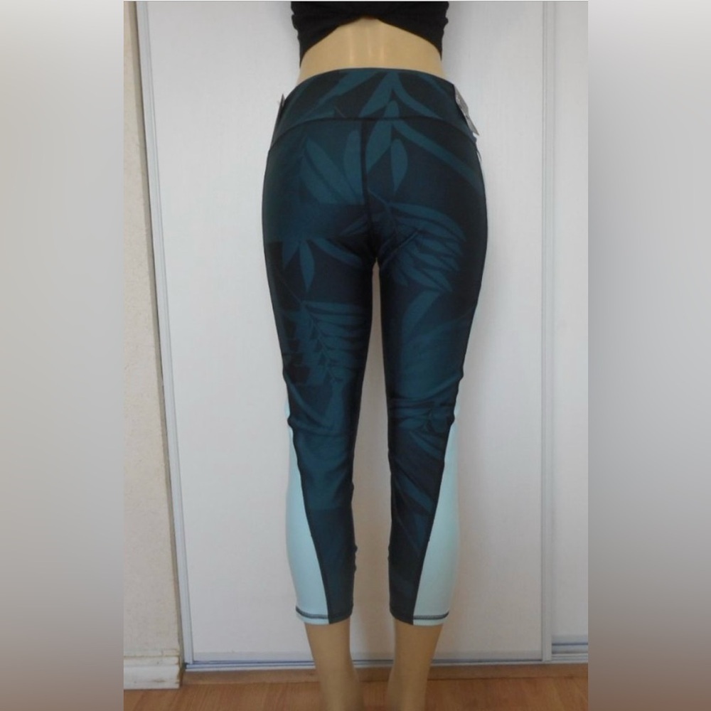 Women's HeatGear® Crop Deep Cyan/Breeze
Legging | Under Armour NWOT-Sz XL - Picture 10 of 16